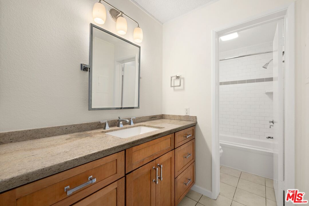 11645 Montana Ave Unit: 206