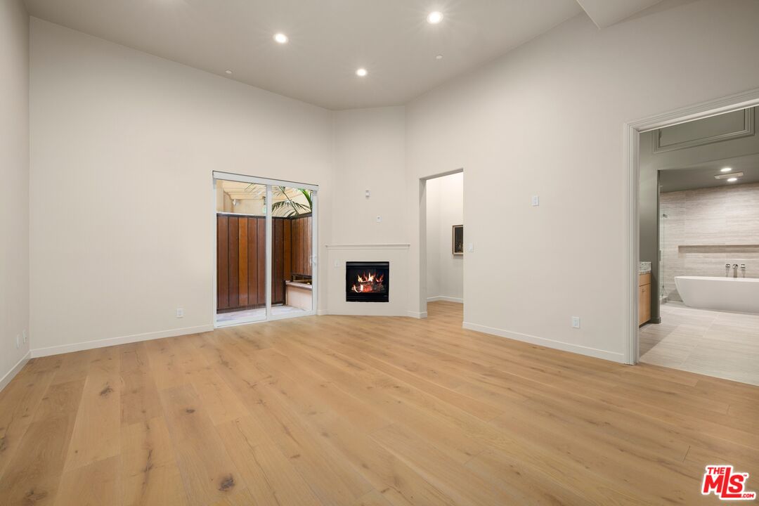 16123 W Sunset Blvd Unit: 105