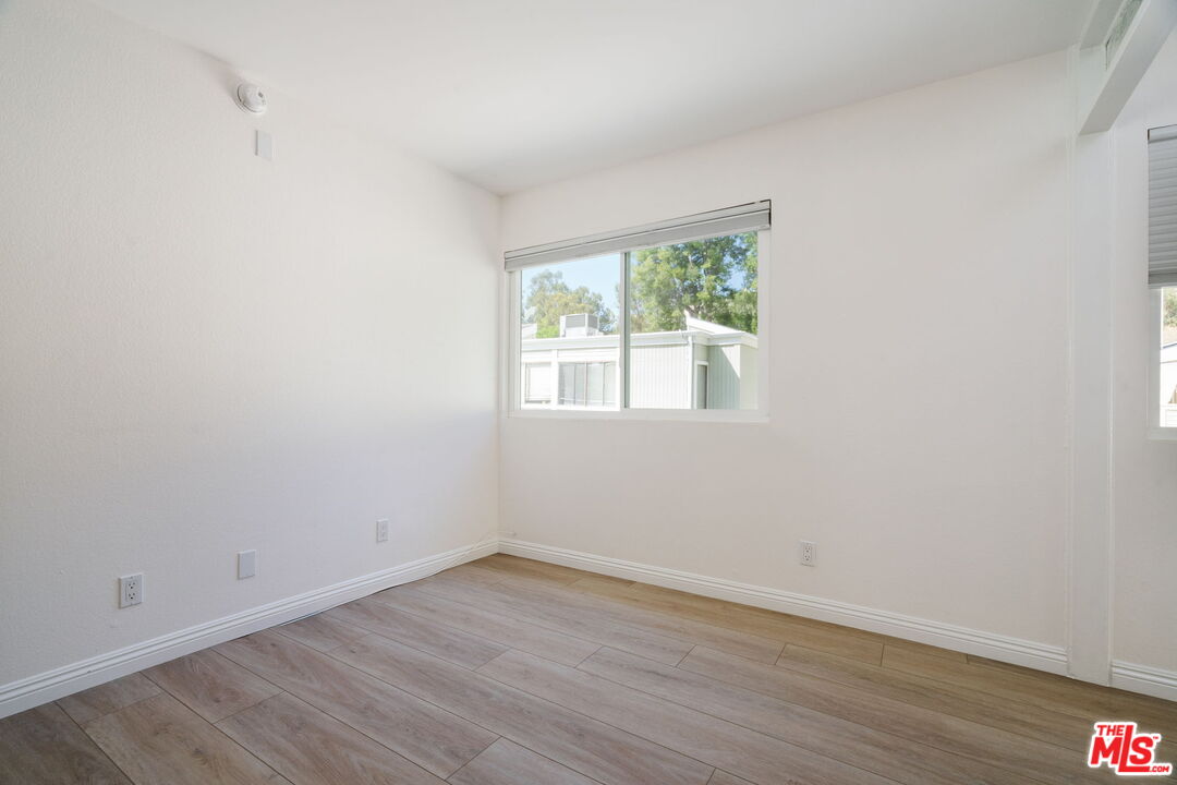 22125 Burbank Blvd Unit: 7