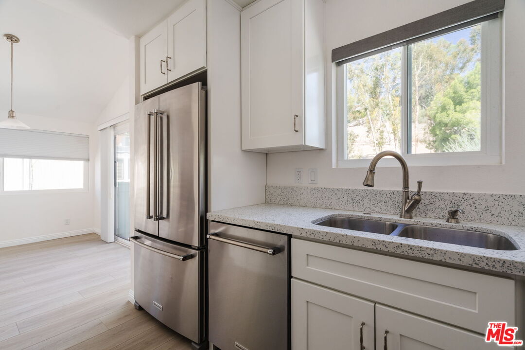 22125 Burbank Blvd Unit: 7