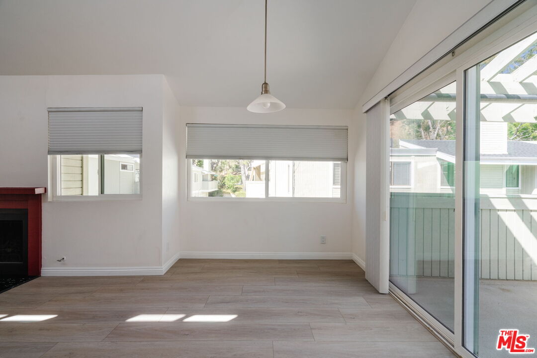 22125 Burbank Blvd Unit: 7