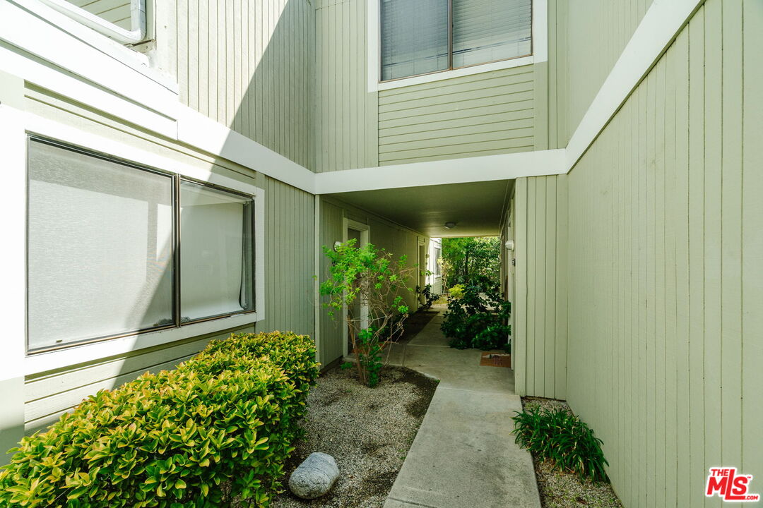 22125 Burbank Blvd Unit: 7