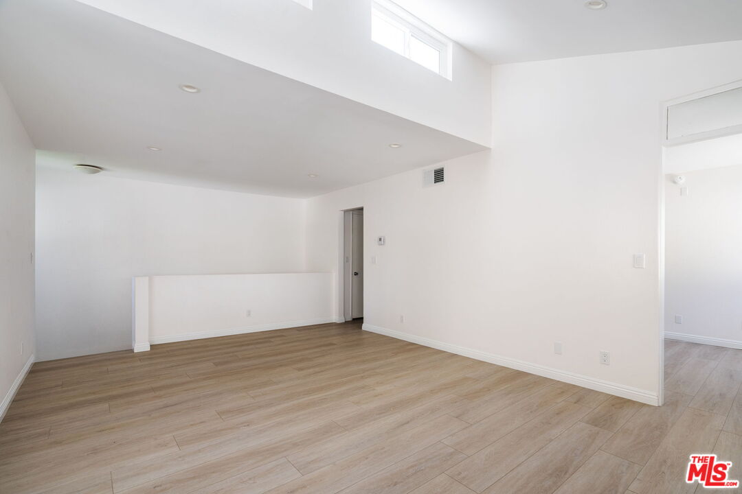 22125 Burbank Blvd Unit: 7