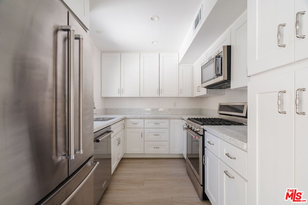 22125 Burbank Blvd Unit: 7