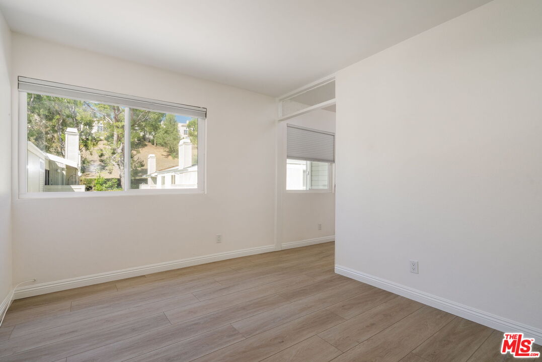 22125 Burbank Blvd Unit: 7