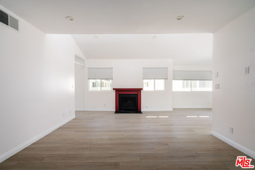 22125 Burbank Blvd Unit: 7