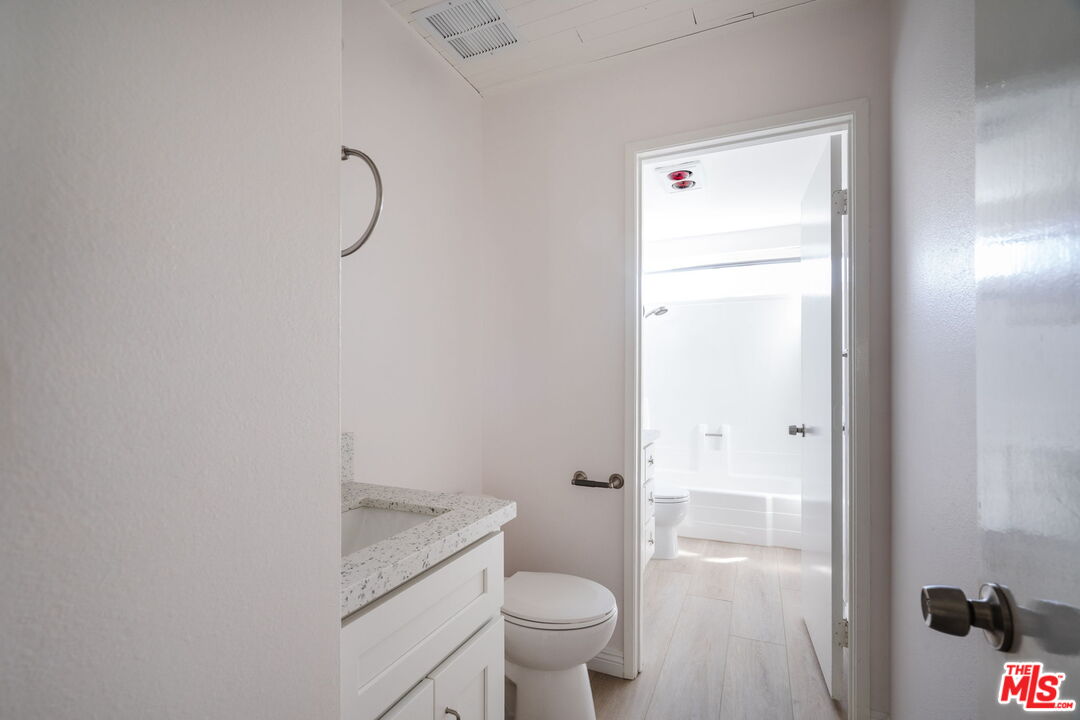 22125 Burbank Blvd Unit: 7