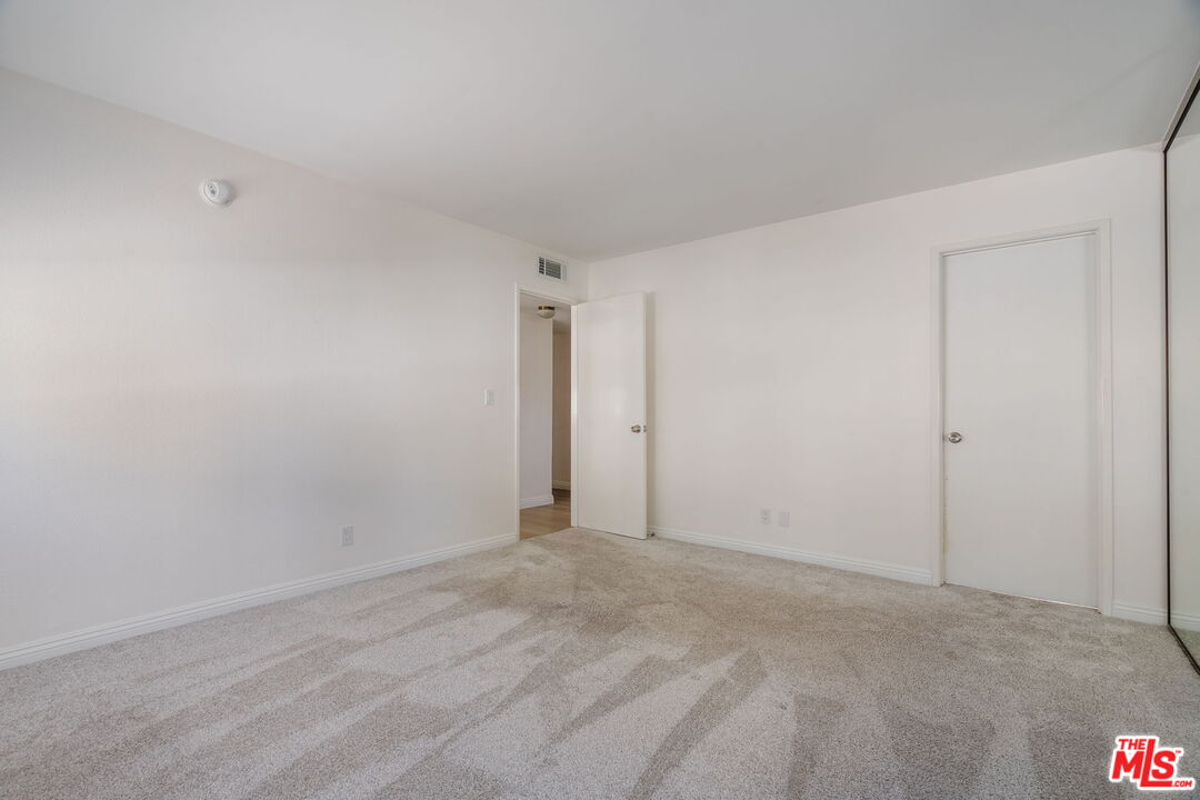 22125 Burbank Blvd Unit: 7