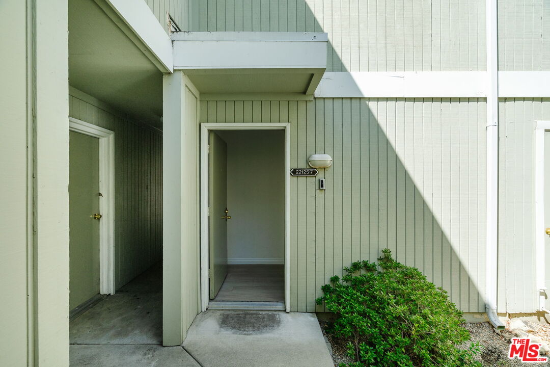 22125 Burbank Blvd Unit: 7