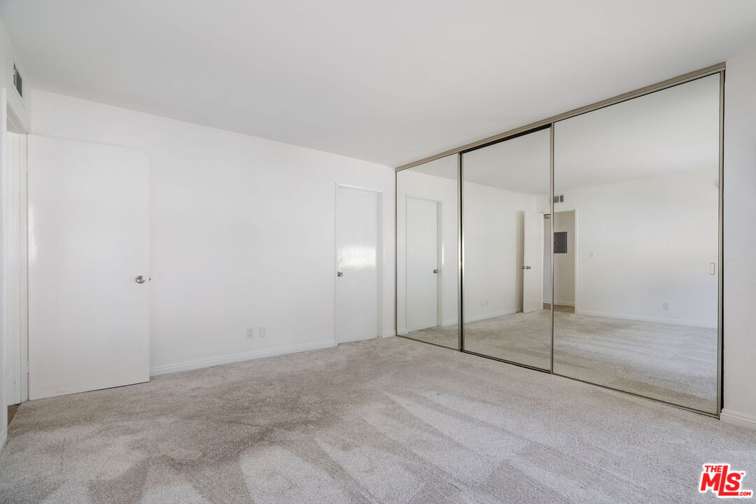 22125 Burbank Blvd Unit: 7