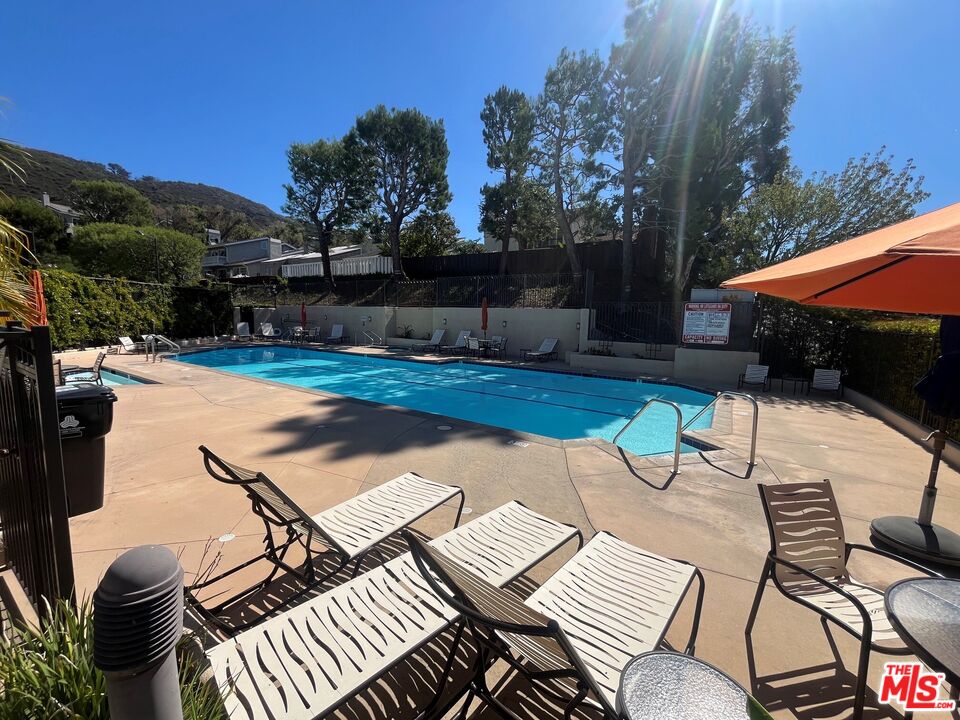17241 Avenida De La Herradura