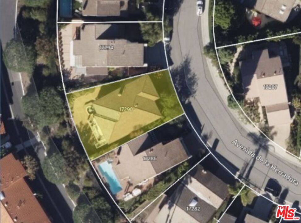 17290 Avenida De La Herradura
