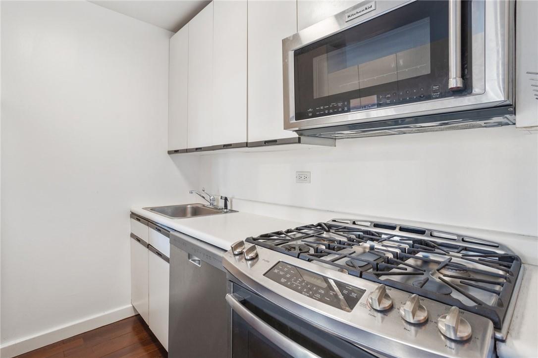 500 W 43rd Street Unit: 15E