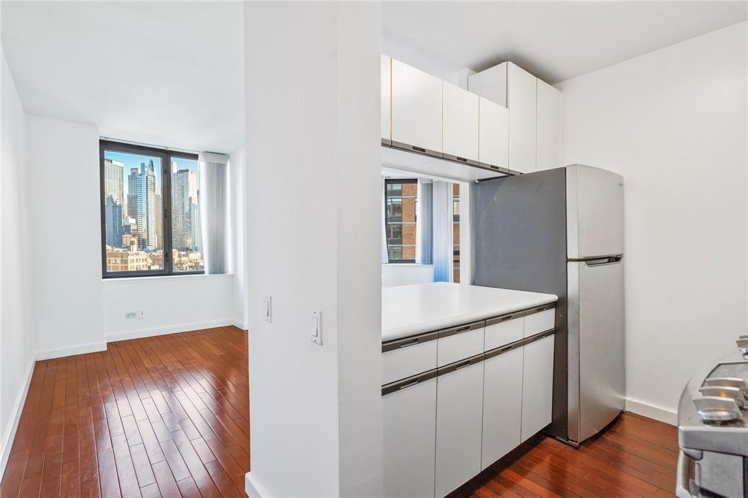 500 W 43rd Street Unit: 15E