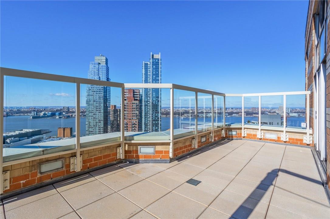 500 W 43rd Street Unit: 15E