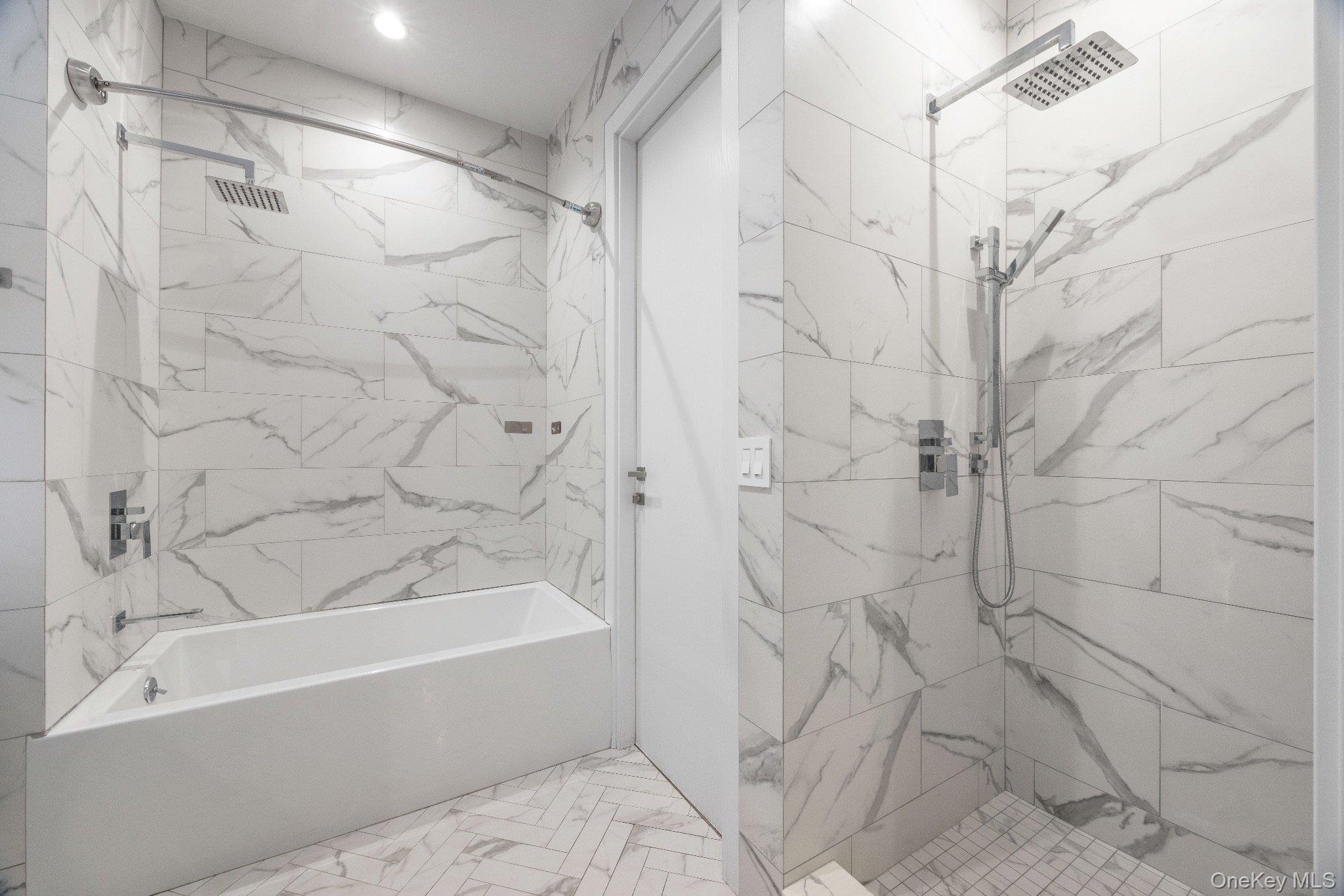 2633 28th Street Unit: 3B