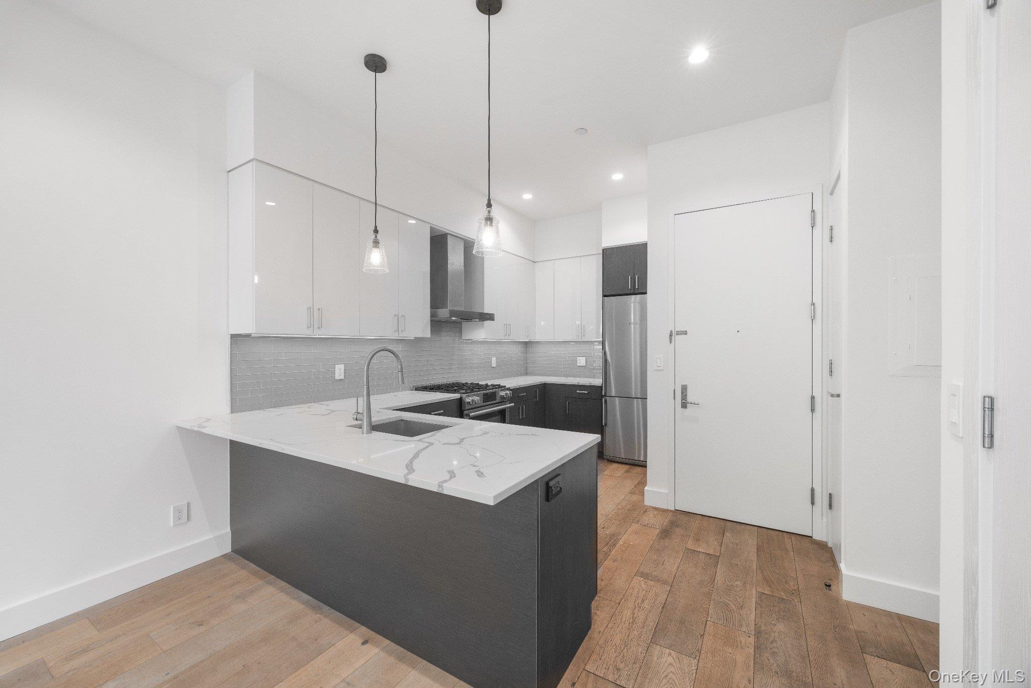 2633 28th Street Unit: 3B