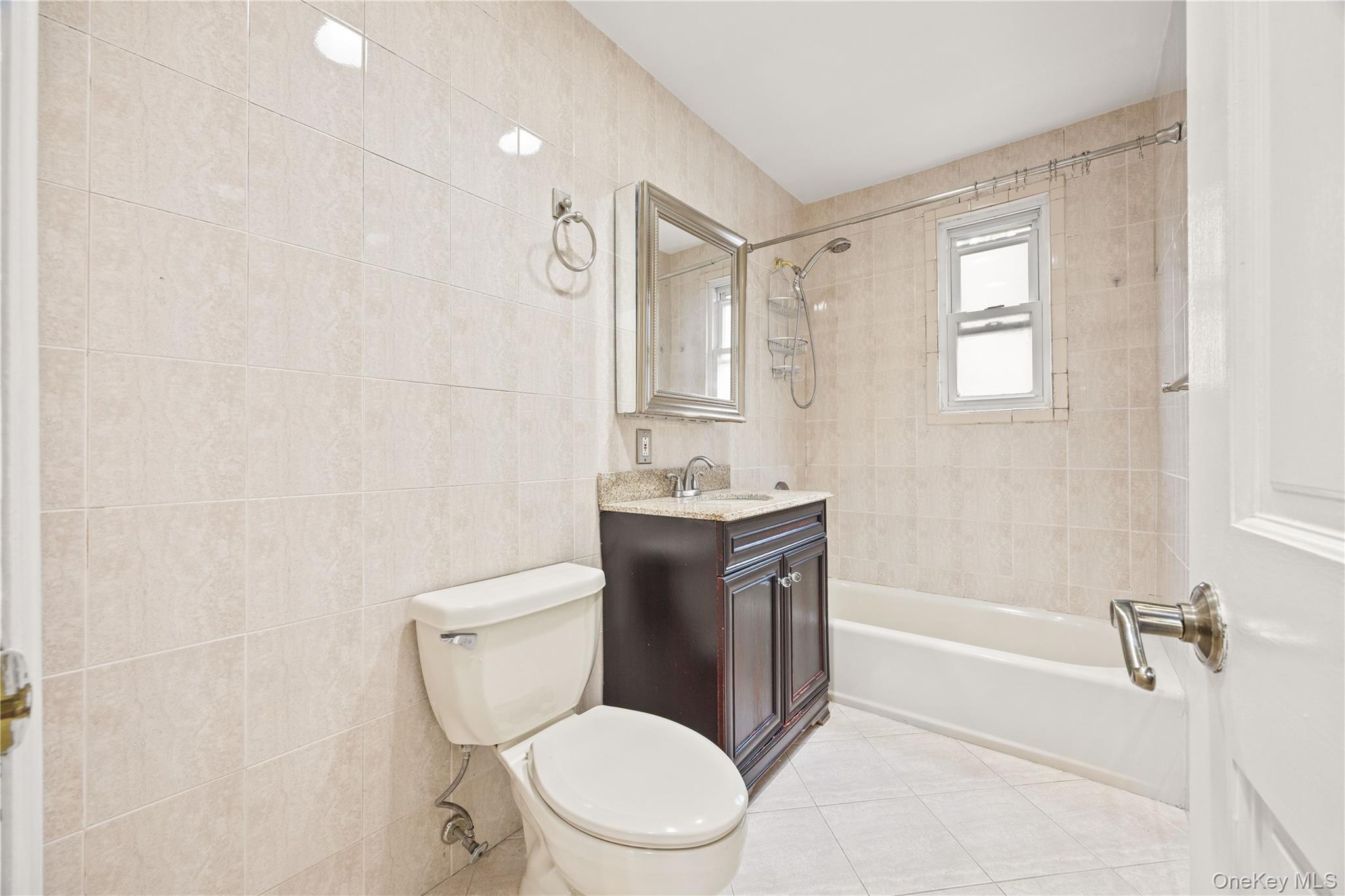 48 Lawrence Park Crescent Unit: 48