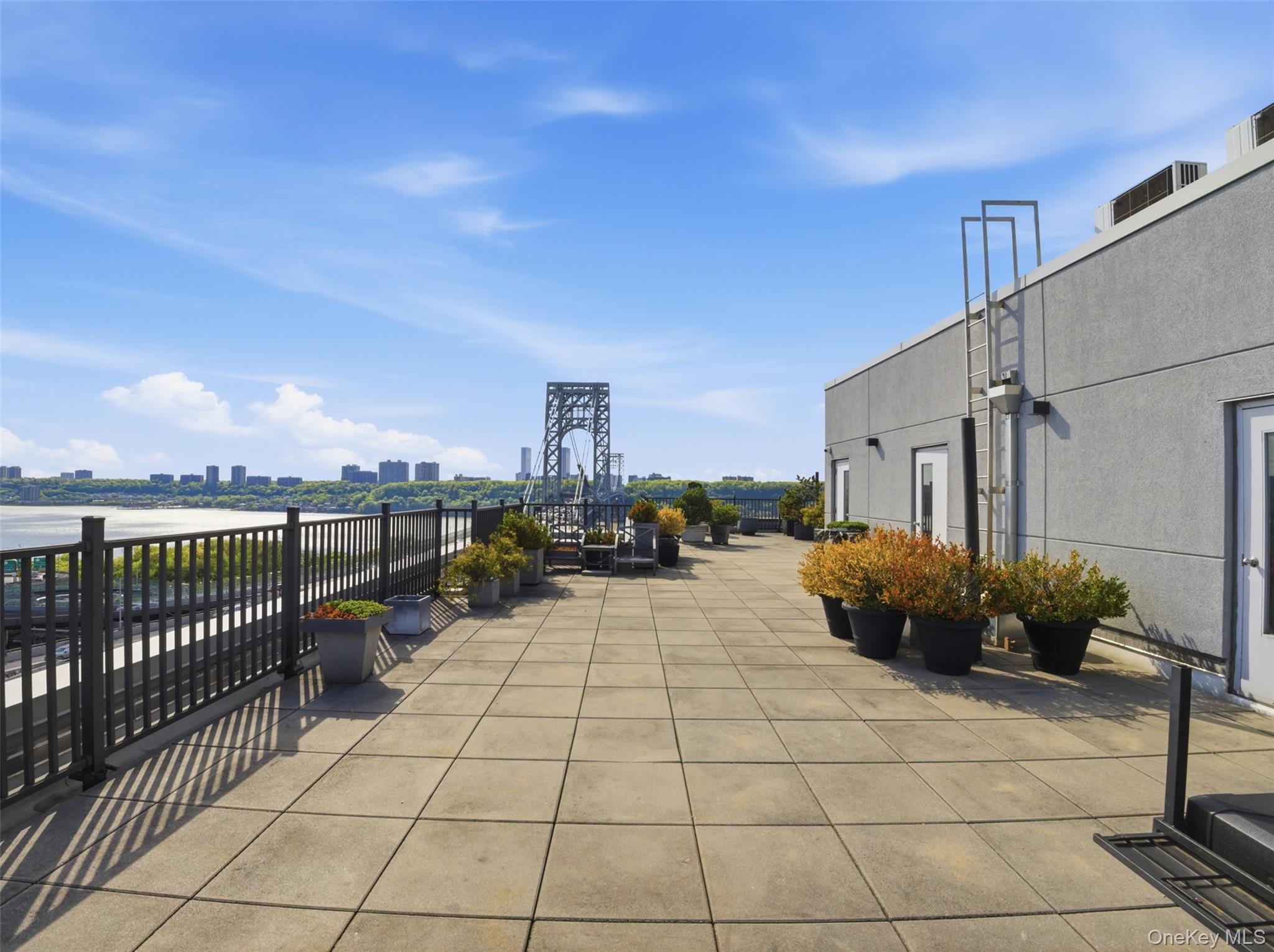 40 Pinehurst Avenue Unit: 2D