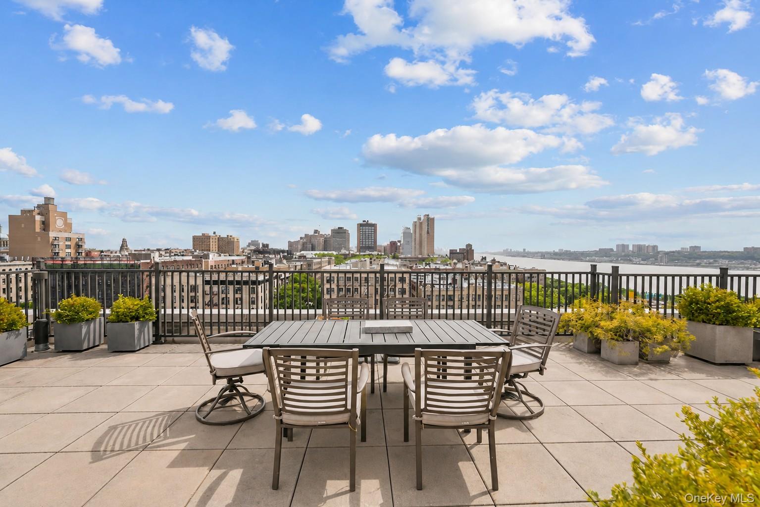40 Pinehurst Avenue Unit: 2D