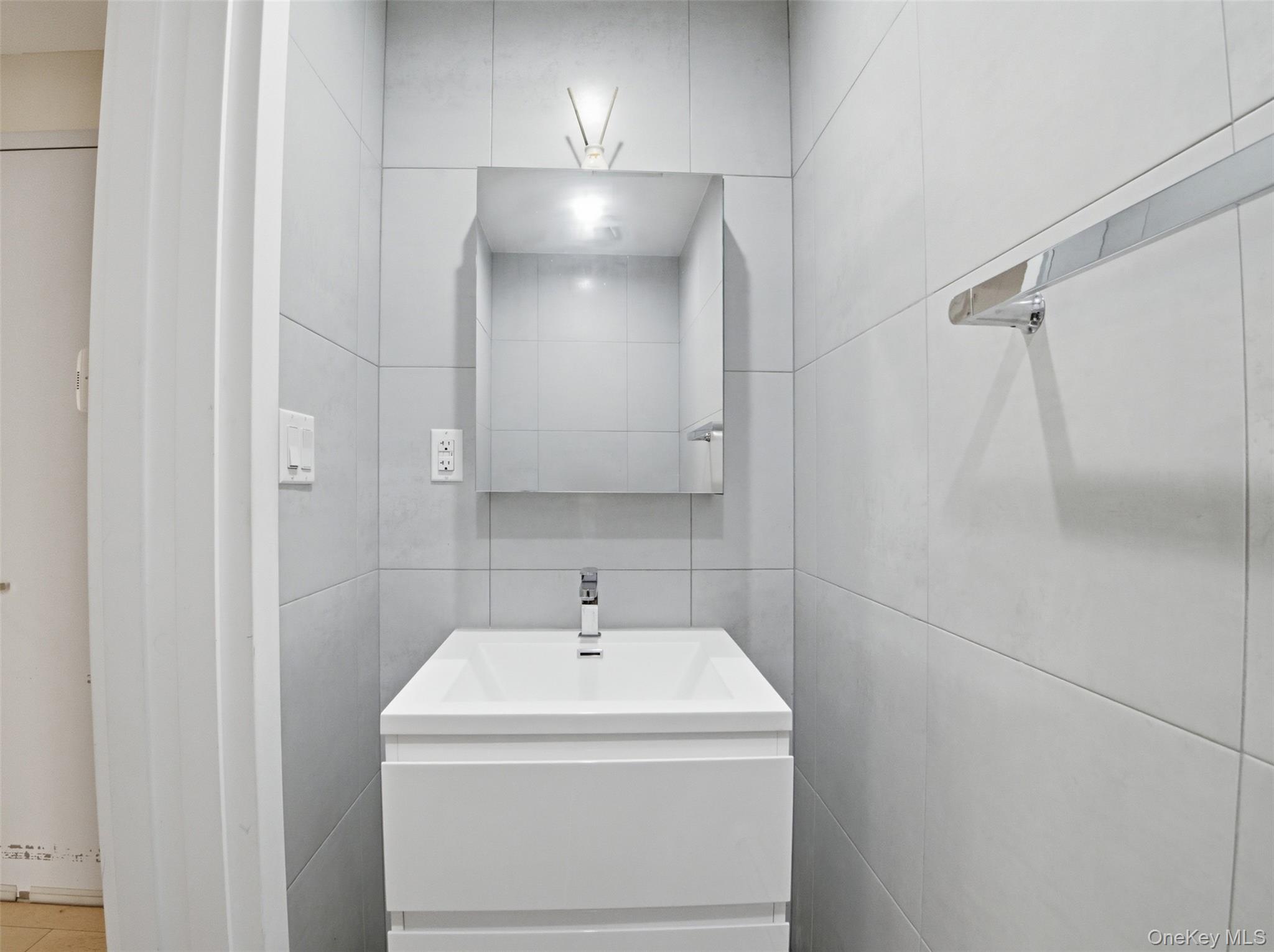 40 Pinehurst Avenue Unit: 2D