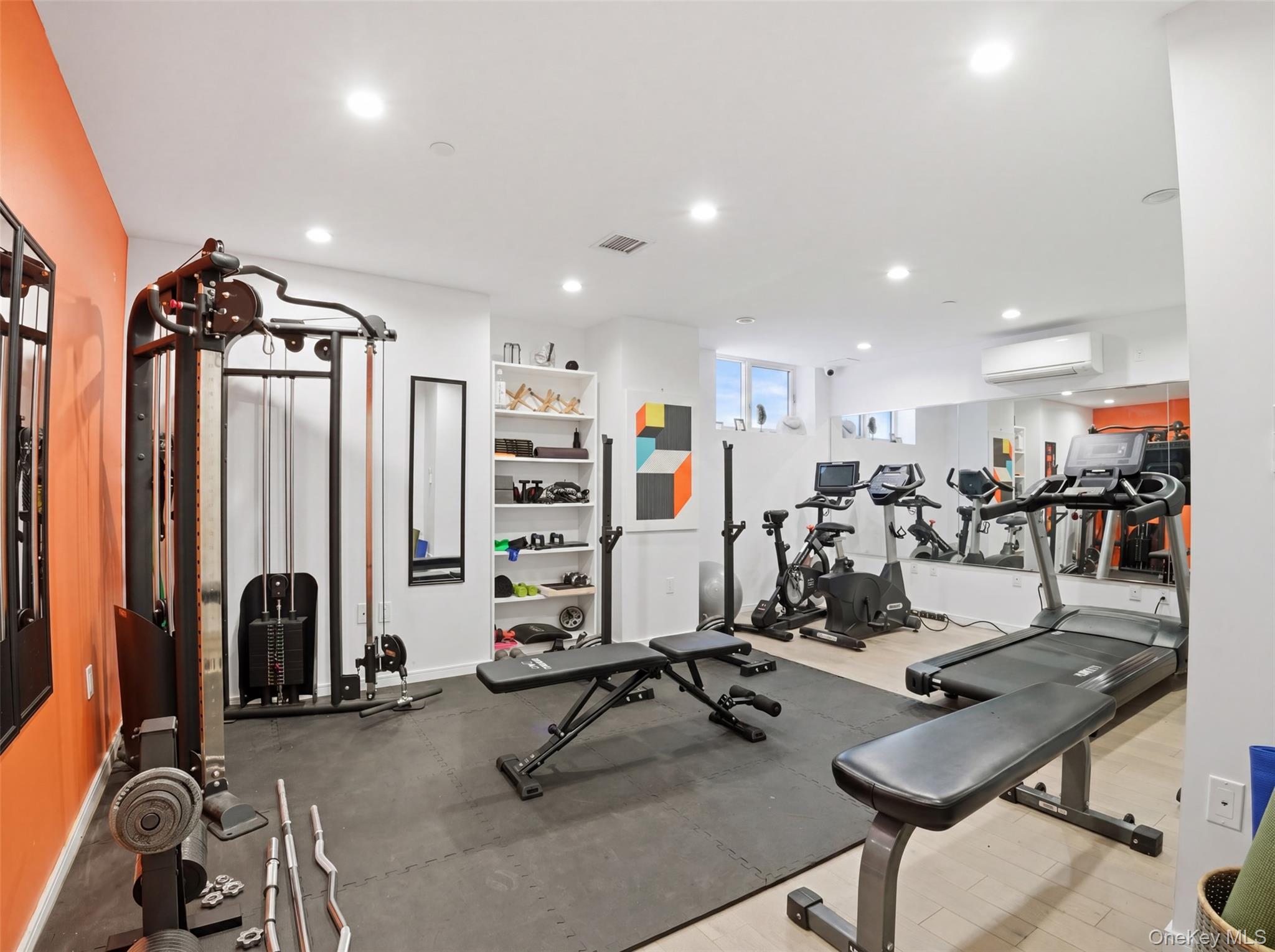 40 Pinehurst Avenue Unit: 2D