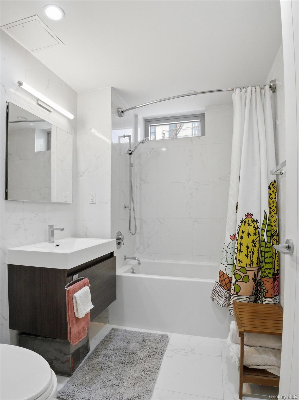 40 Pinehurst Avenue Unit: 2D