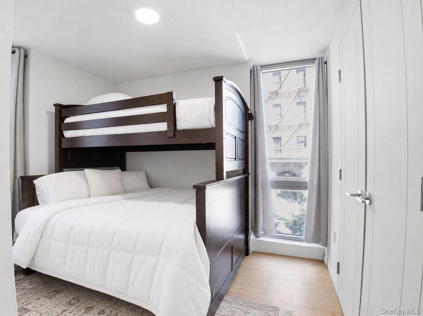 40 Pinehurst Avenue Unit: 2D