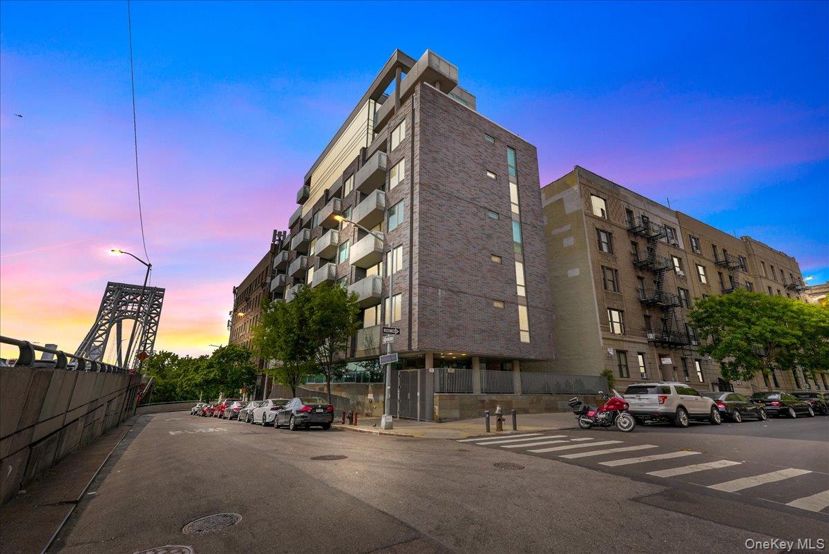 40 Pinehurst Avenue Unit: 2D