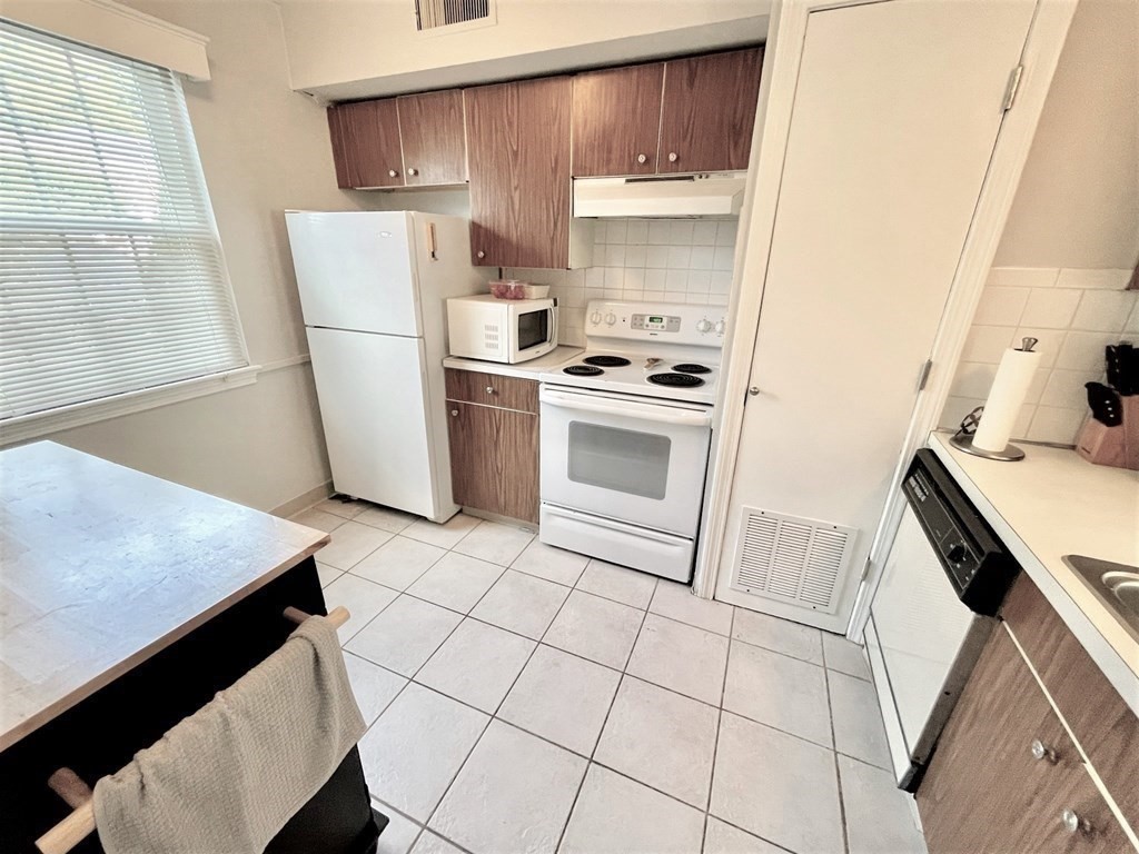 1809 Windsor Dr Unit: 1809