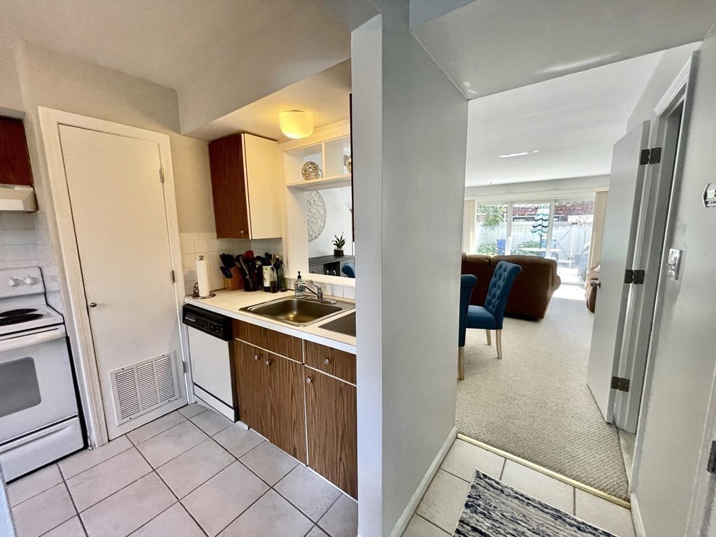 1809 Windsor Dr Unit: 1809