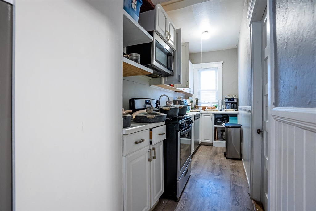9 Ives St