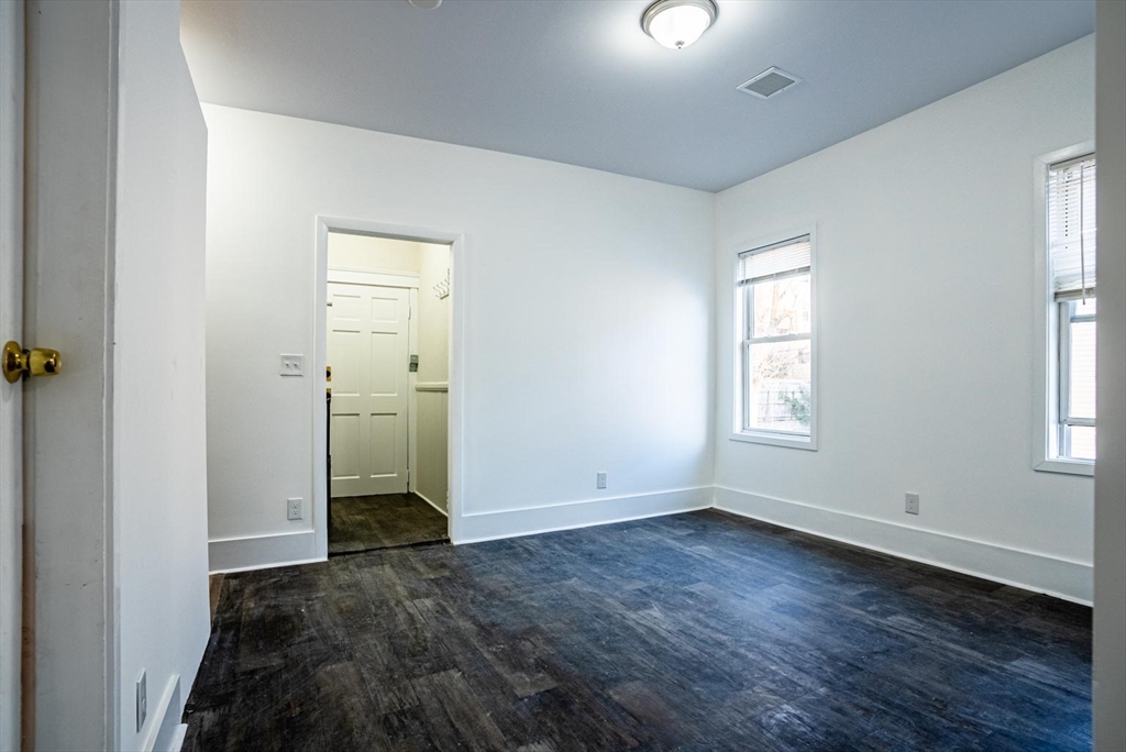 9 Ives St