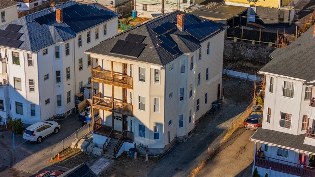 9 Ives St