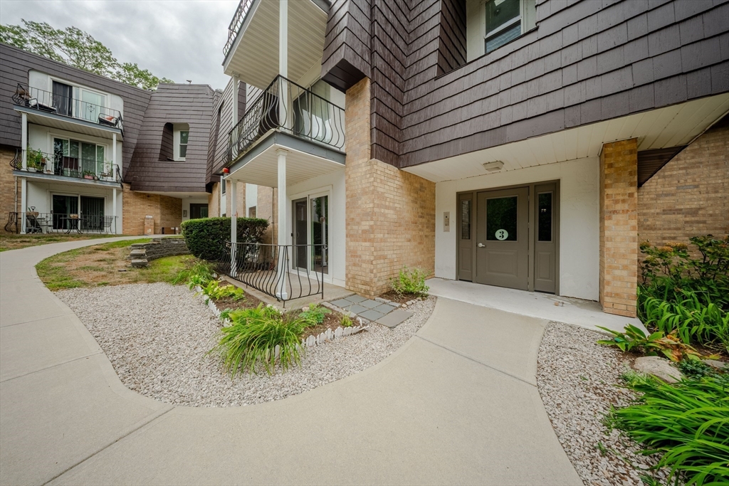 3 Shadowbrook Lane # 3