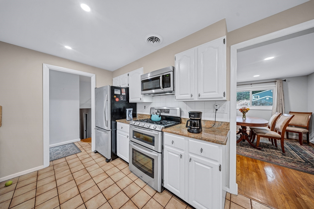 6 Woodward Rd