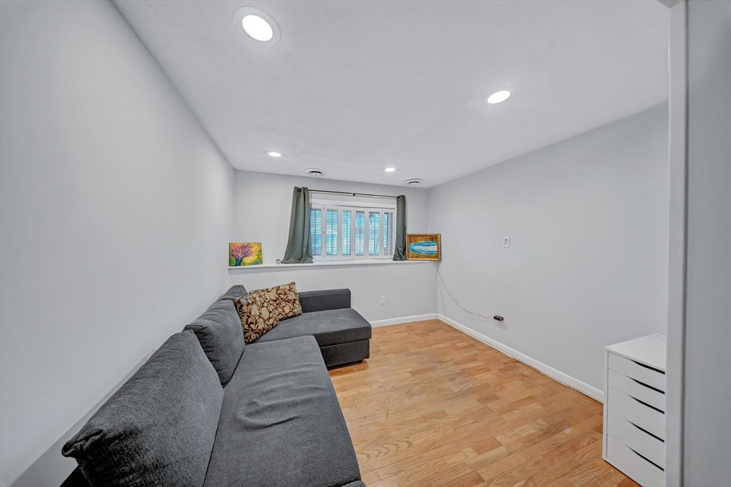 6 Woodward Rd