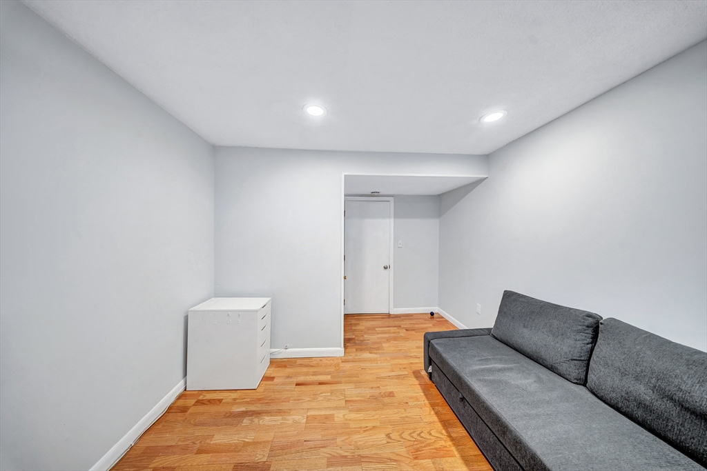 6 Woodward Rd