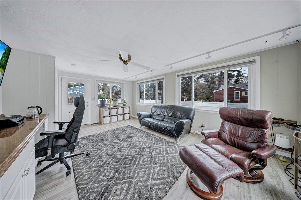 6 Woodward Rd