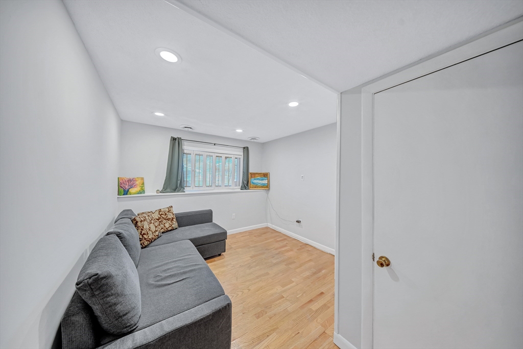 6 Woodward Rd
