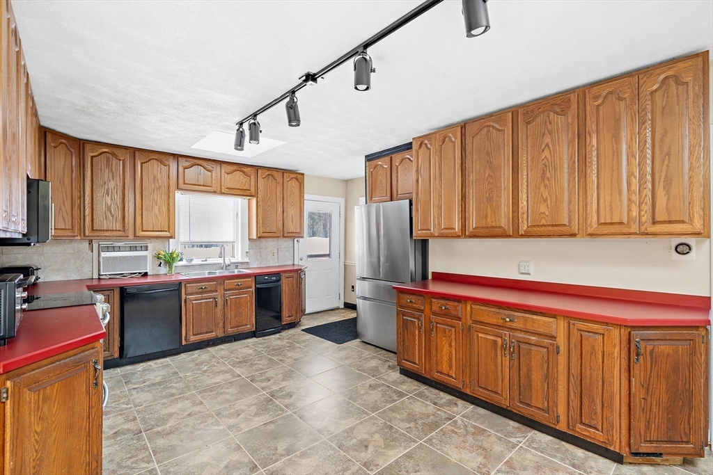 79 Royce Rd