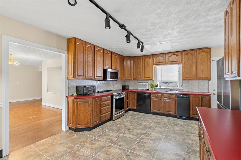 79 Royce Rd