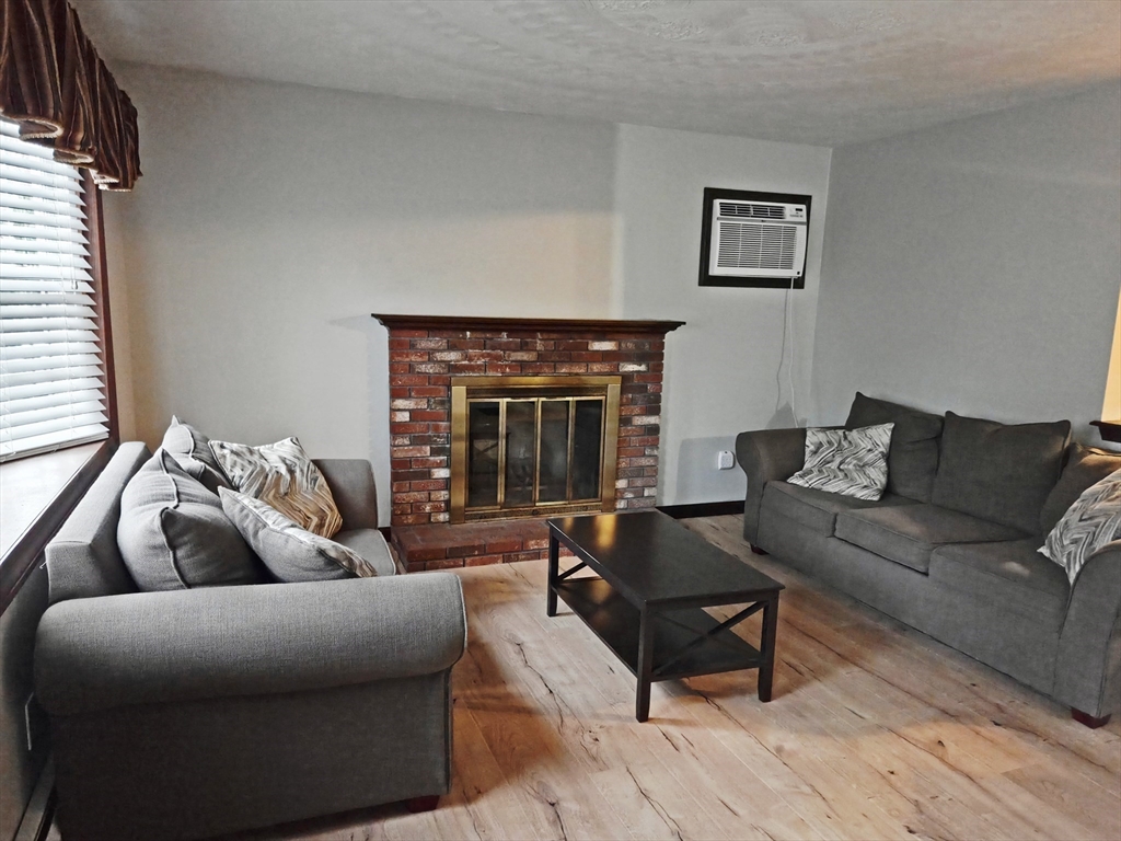 35 Pine Ridge Dr