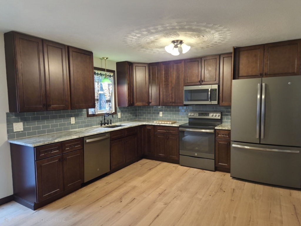 35 Pine Ridge Dr