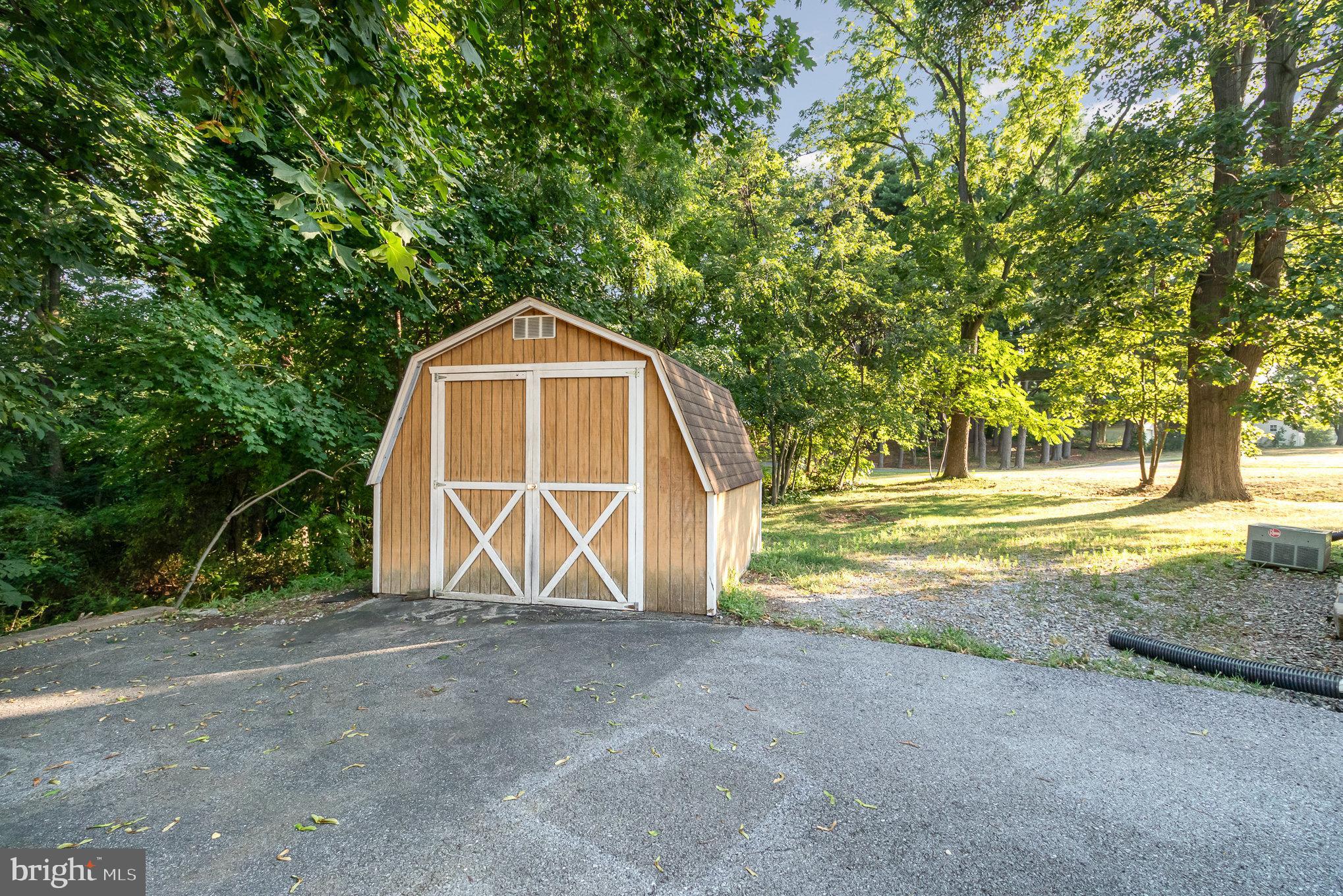 565 HAMPDEN ROAD