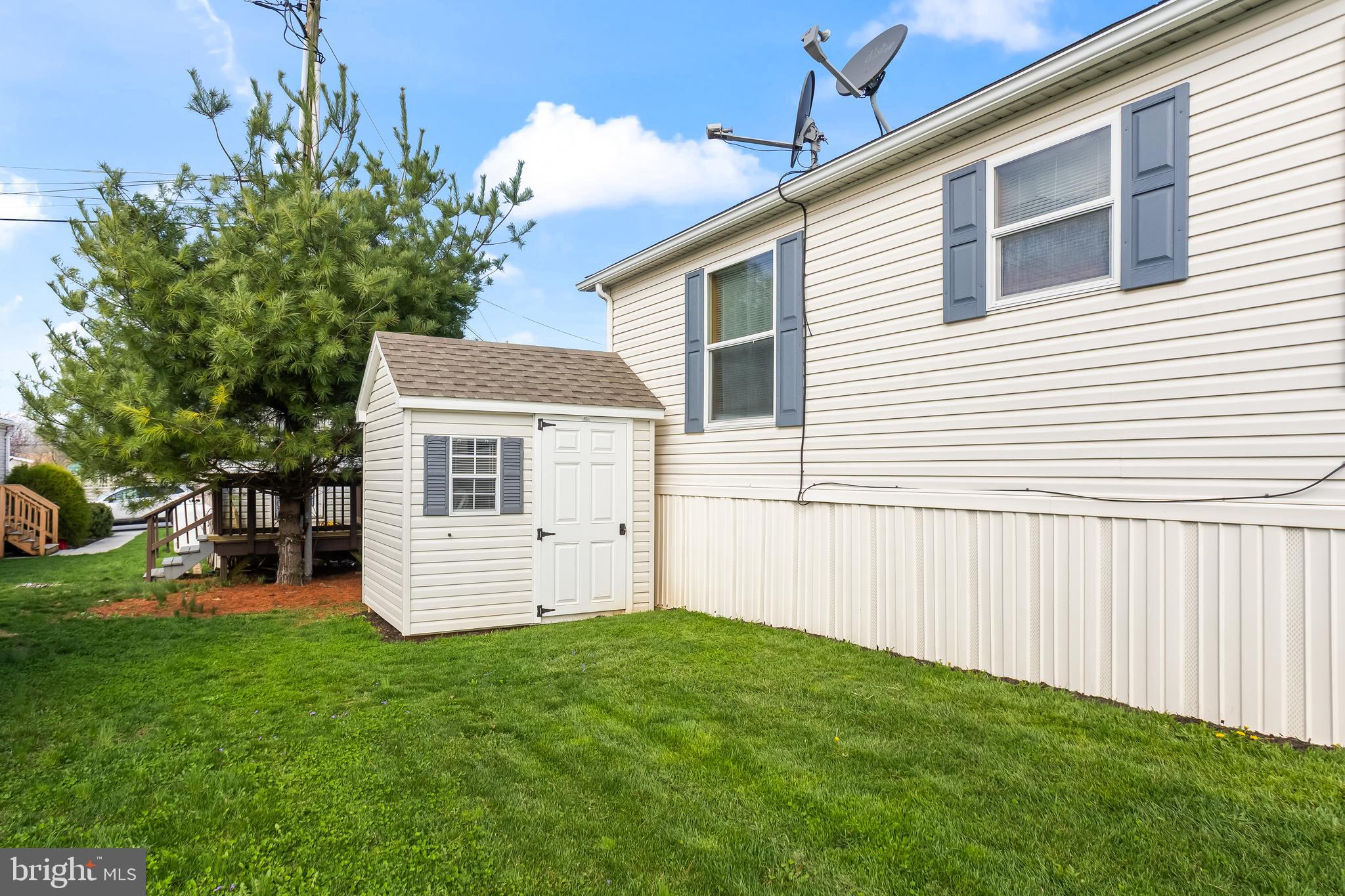 32 STONEHILL PARK