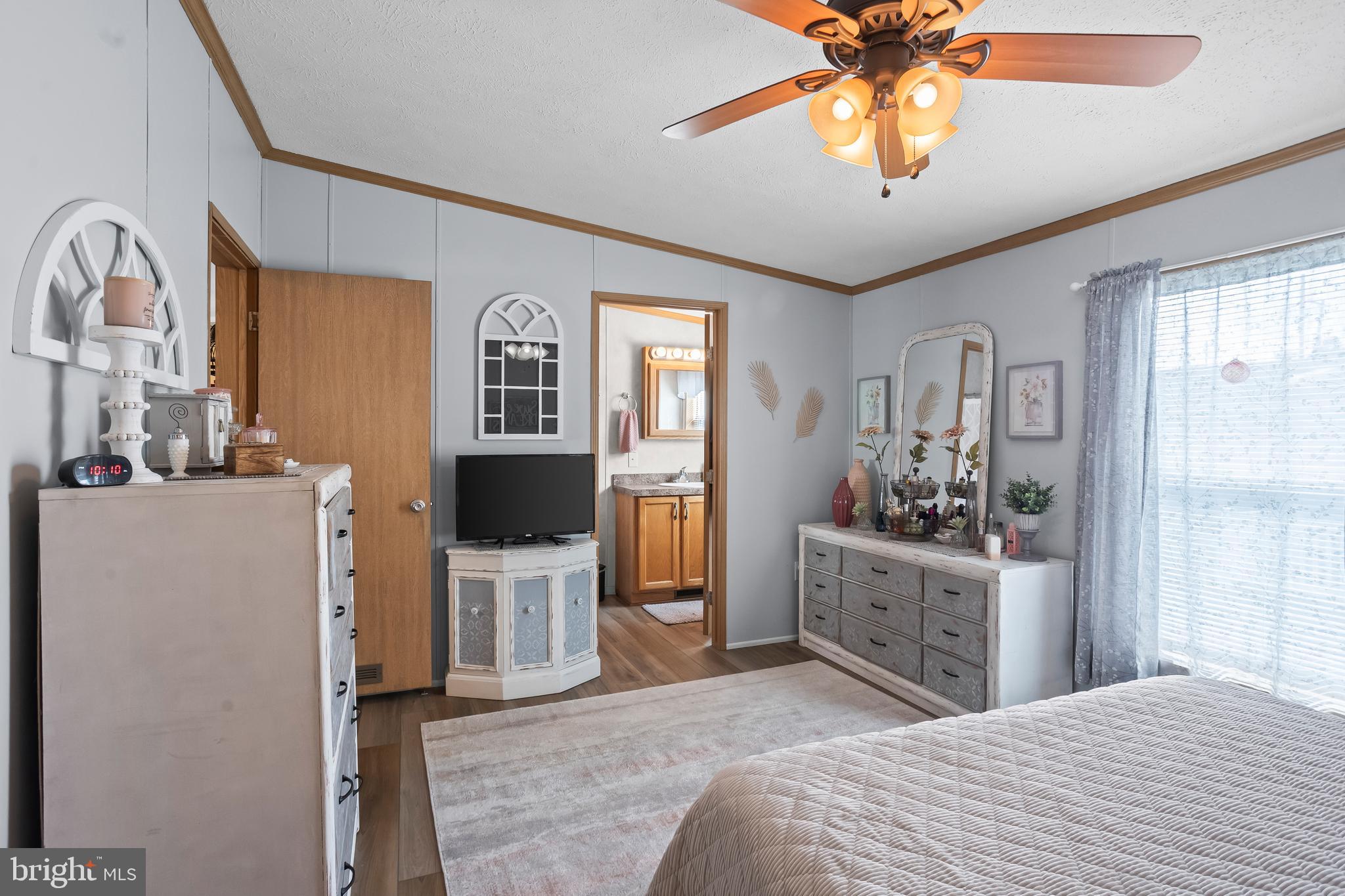 32 STONEHILL PARK