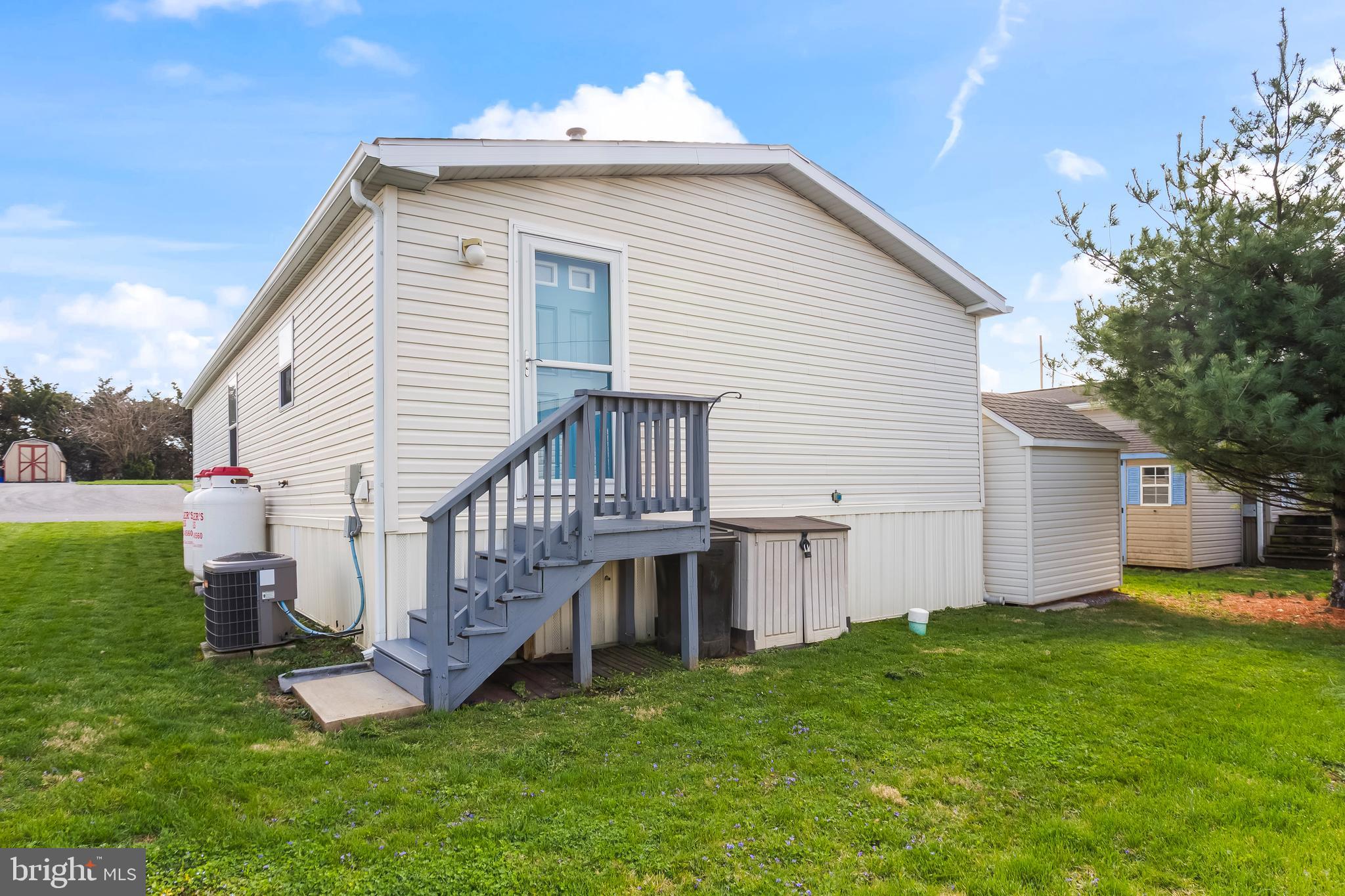 32 STONEHILL PARK