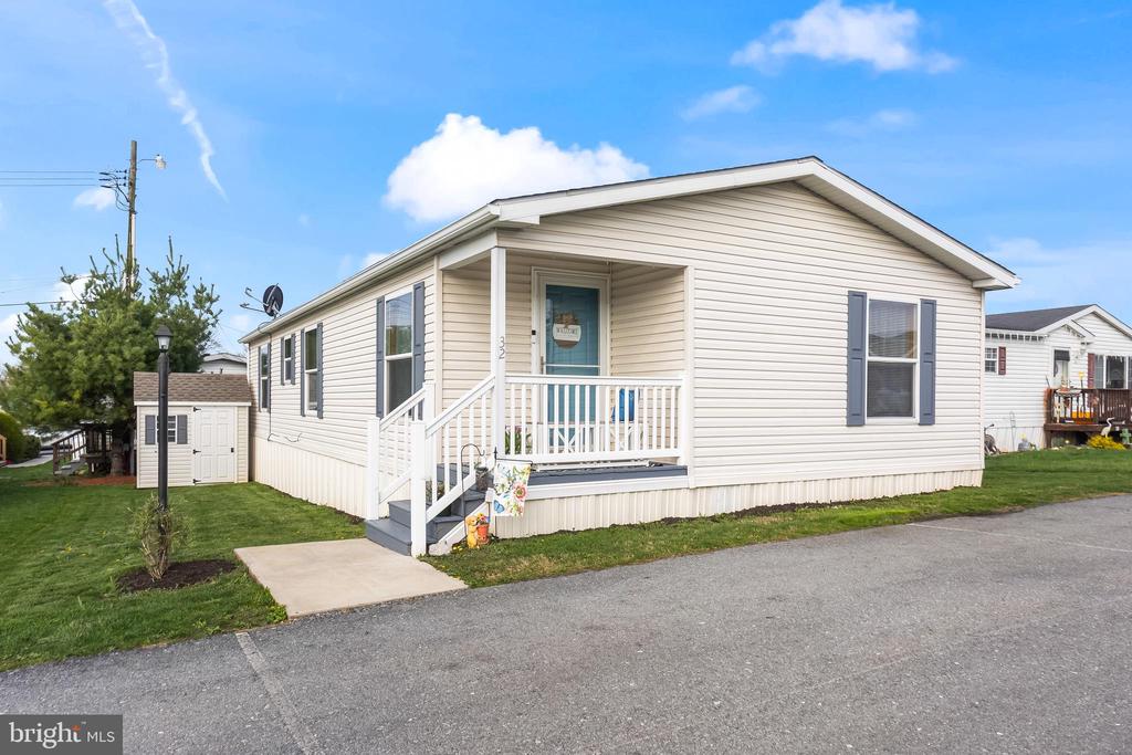 32 STONEHILL PARK
