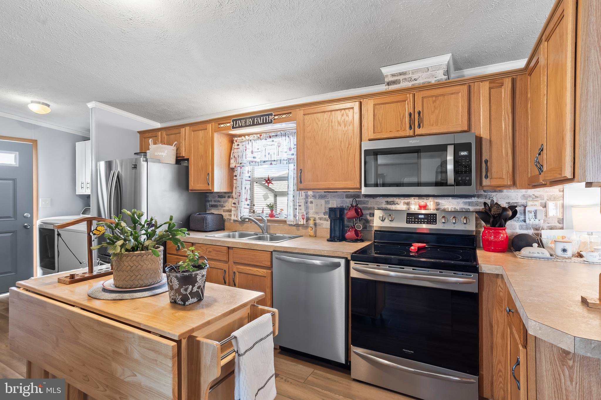 32 STONEHILL PARK